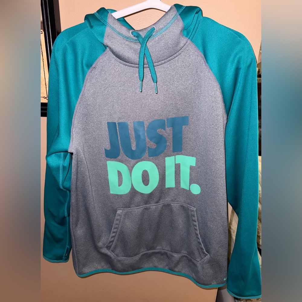 Women’s Nike Hoodie, size large